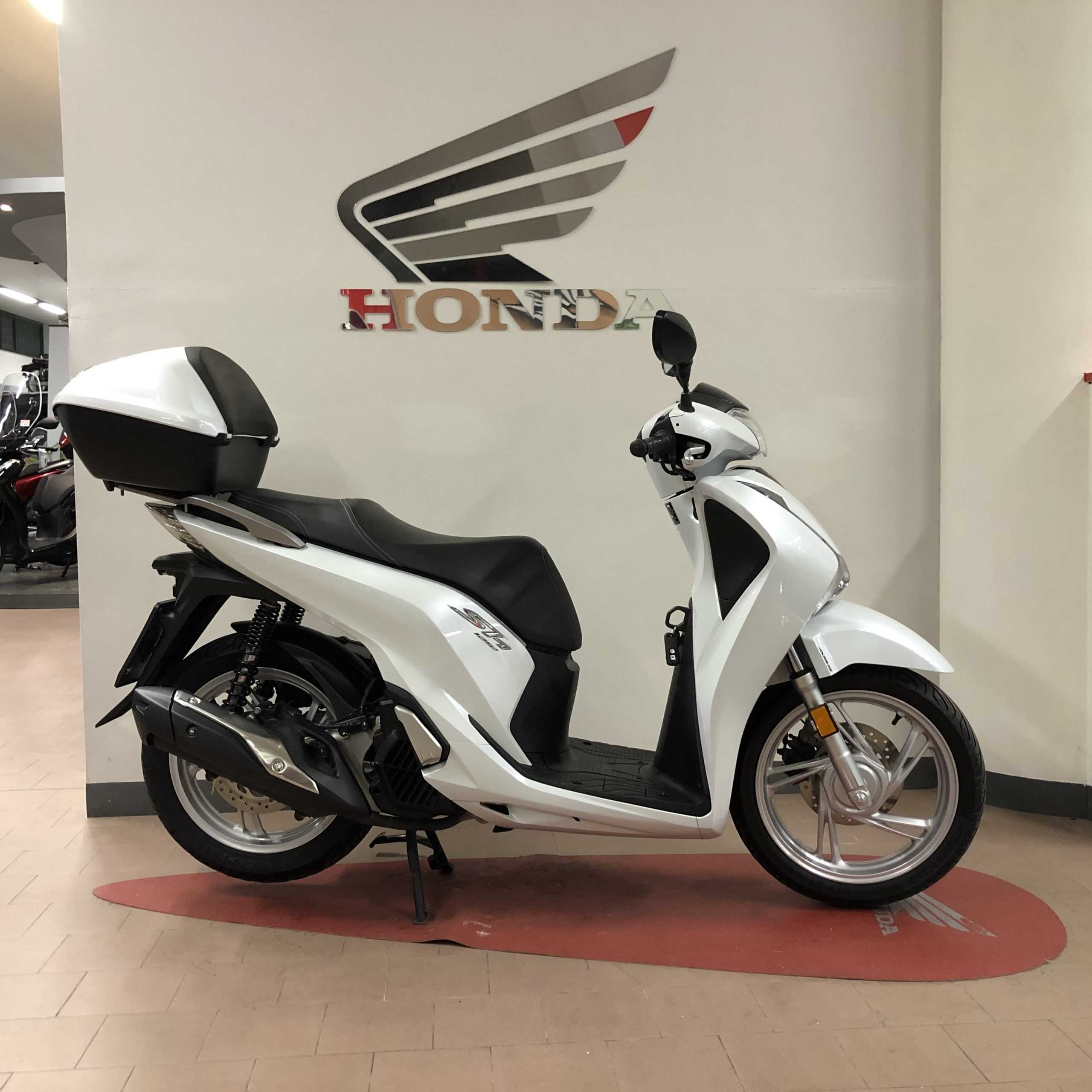 honda-sh-125  Motomarche Latini - moto scooter Senigallia