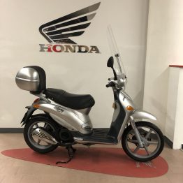 Liberty 125 scooter
