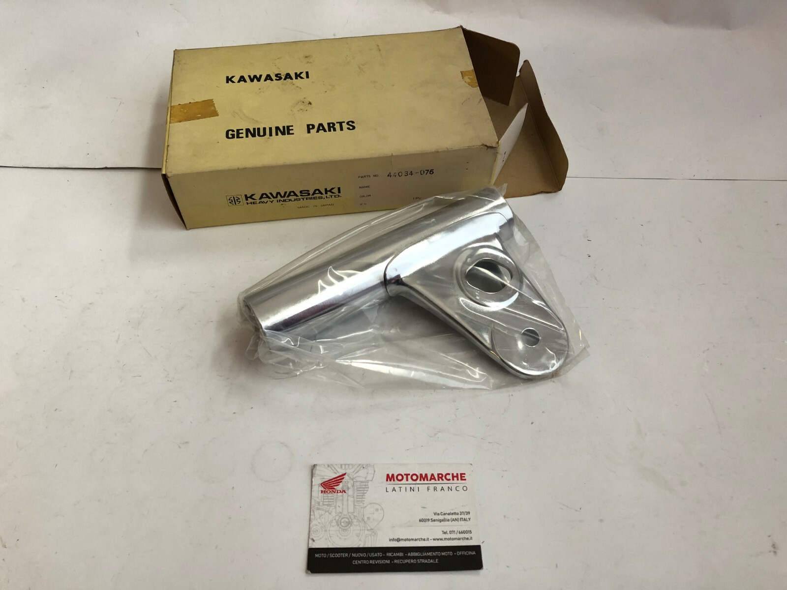 Cover R.h Fork - Supporto Fanale Destro KZ 750 Kawasaki 44034076